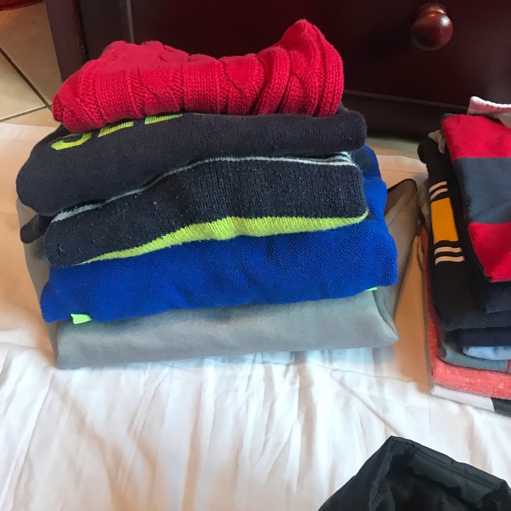 Boy Winter Clothes
--LOT--34 pieces.
Size 4 / 5 / 6 - Picture 16 of 16